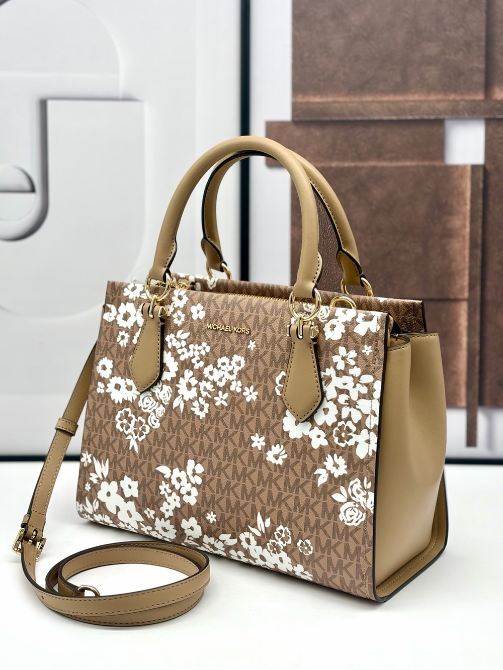 Michael Kors Marilyn Medium Printed Signature Logo Satchel Camel NWT